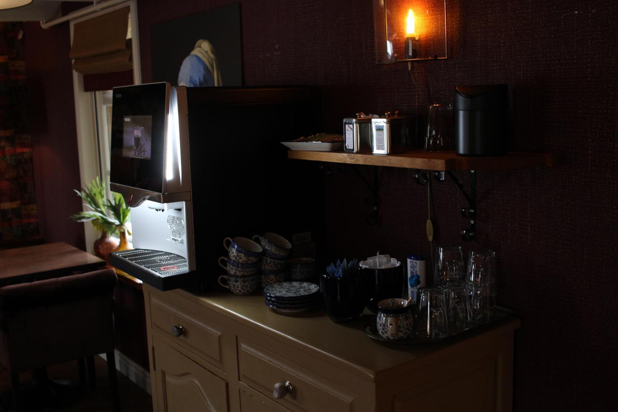 Hotel West Inn Хипполитюсхуф Экстерьер фото
